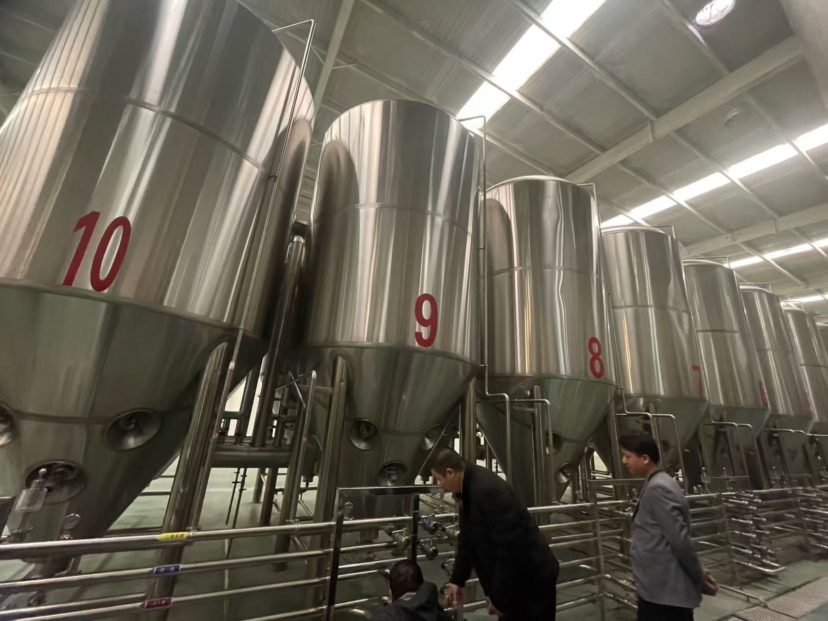 阿坝精酿啤酒设备厂—平面布置、设备设计、制造、调试、培训等一条龙服务